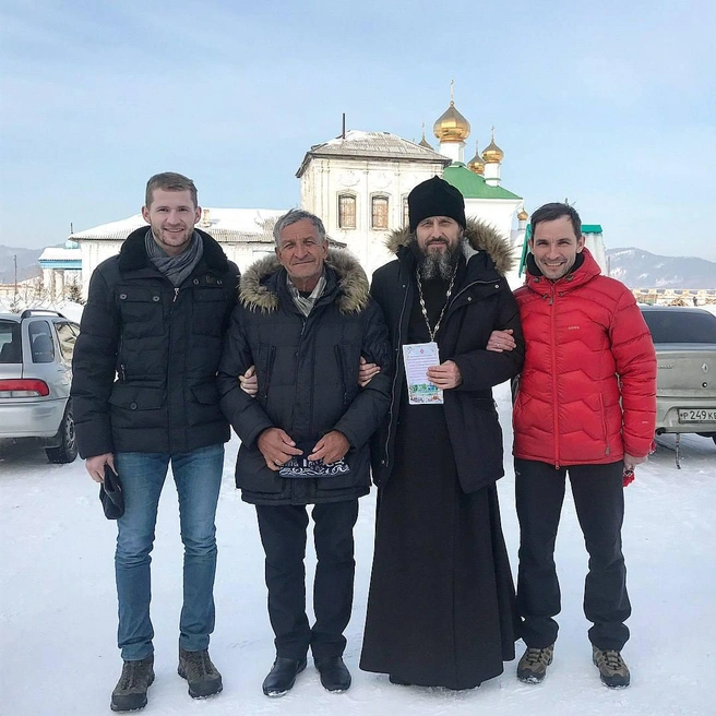 Семья Рушковских всегда помогала церкви: герой материала&nbsp;— крайний слева | Источник: Рушковские истории. Иркутск / T.me