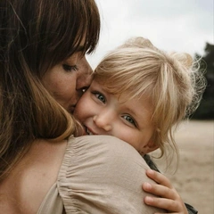 «Лучше возьмите здорового ребенка, зачем вам больной»: история семьи, которая стала опекунами девочки со спина бифида