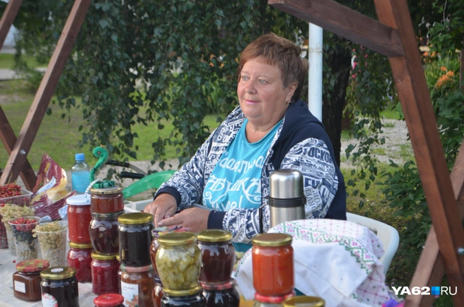 У Людмилы Викторовны четыре внука, и она как никто другой понимает боль Елены Чинснович | Источник: Сергей Петунин / YA62.RU