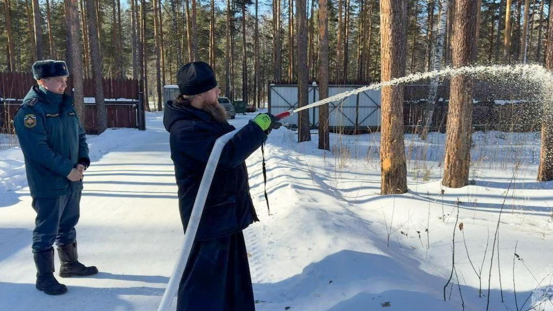 БОБР против огня. В Екатеринбурге священники создали первую православную пожарную дружину 