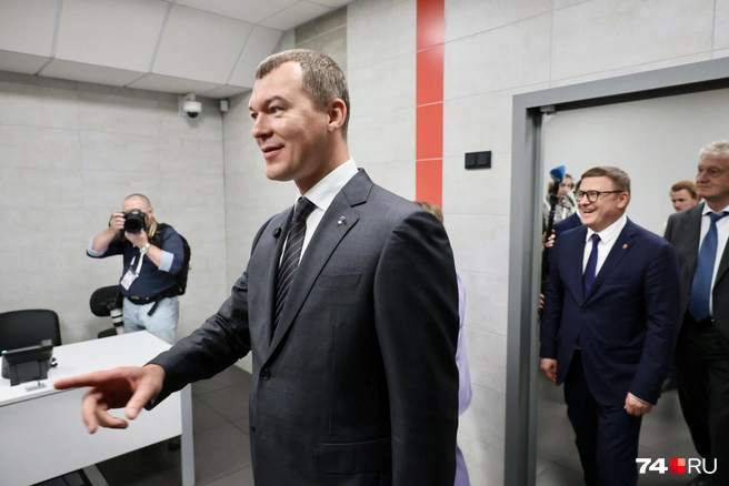 Министр Михаил Дегтярев увиденным, кажется, остался доволен | Источник: Михаил Шилкин