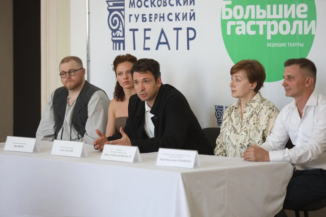 Антон Хабаров рассказывает о своей роли | Источник: Евгения Смирнова / Самарский академический театр драмы