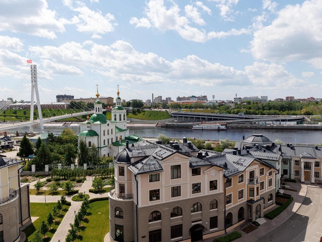 Рядом с жилым комплексом находится набережная. Перейти на правый берег можно по мосту Влюбленных. | Источник: Ирина Шарова / 72.RU