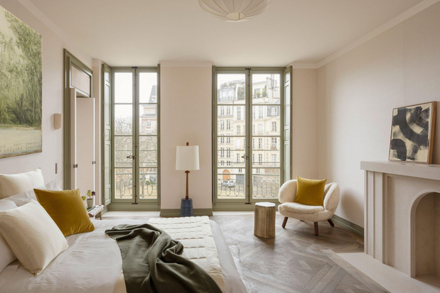 Квартира с анфиладой в старом доме в Париже