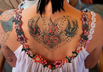 Татуировки оставляют следы по всему телу