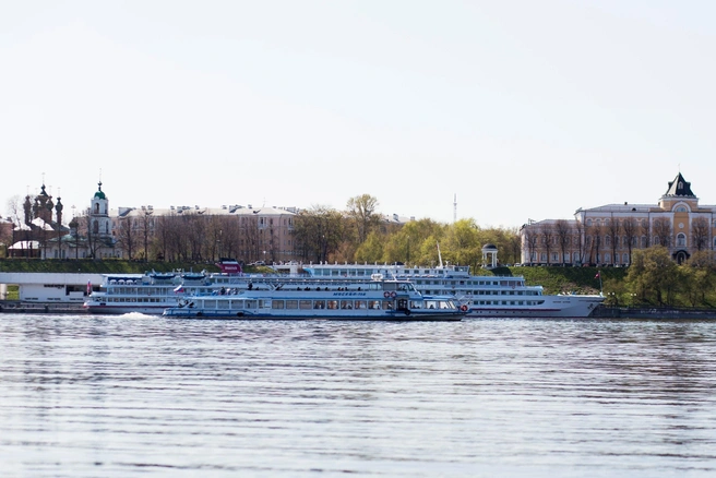 Туристы в Ярославль не только приезжают, но и приплывают