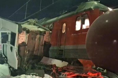 Fuel truck crash delays Moscow-Chelyabinsk train