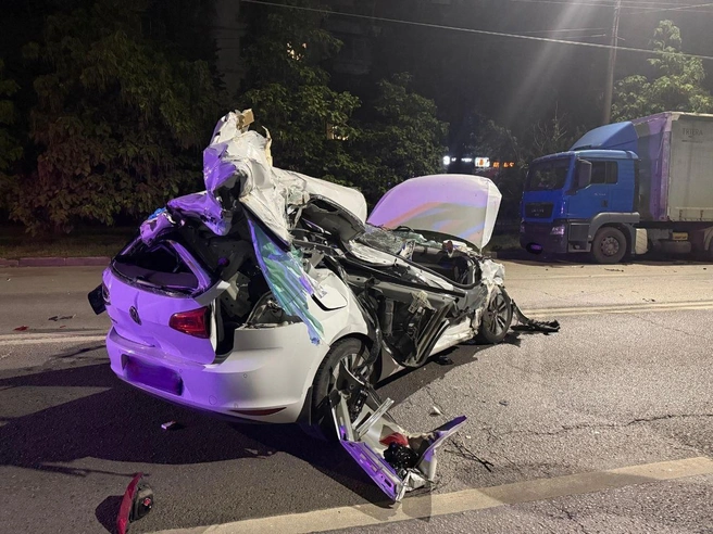 Последствия аварии 3 сентября на улице Хользунова. 23-летняя Лера не дожила до приезда врачей, пьяного водителя Антона Г. увезли в больницу. | Источник: https://t.me/mvd36