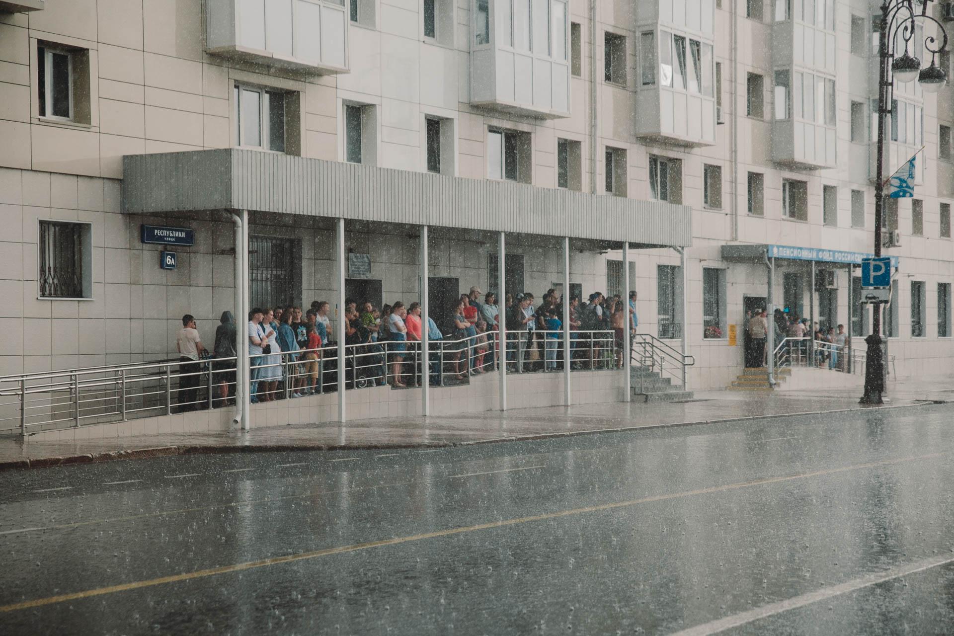 Надвигаются грозы, град и потопы. Тюменские синоптики экстренно объявили штормовое предупреждение