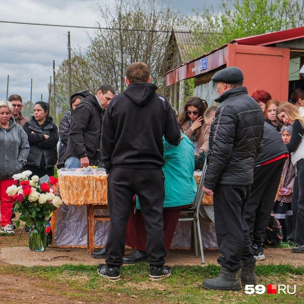 Женщина не отходила от тела дочери | Источник: Тимофей Калмаков / 59.RU
