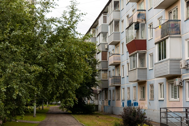 Мы не показываем конкретный дом, где жила семья. Убийство произошло в тихом спальном районе | Источник: Мария Ленц / NGS24.RU