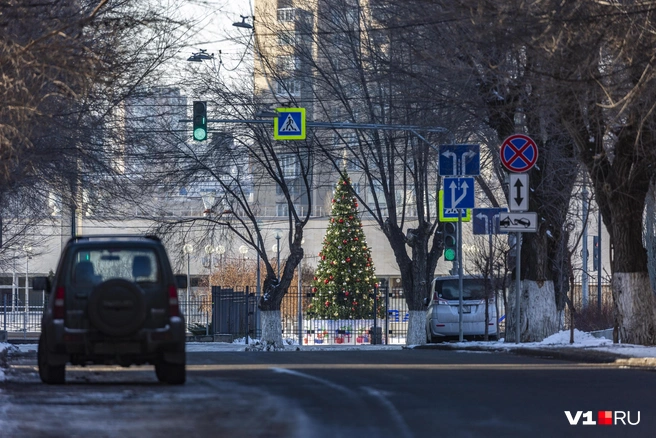 Политолог считает, что подводить итоги года, особенно в экономике и политике, занятие неблагодарное | Источник: Константин Завриков / V1.RU
