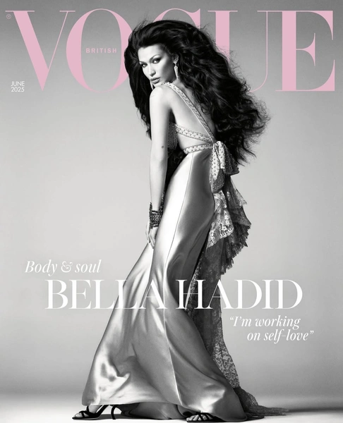 О лодка британского Vogue с Беллой Хадид | Источник: Vogue 
