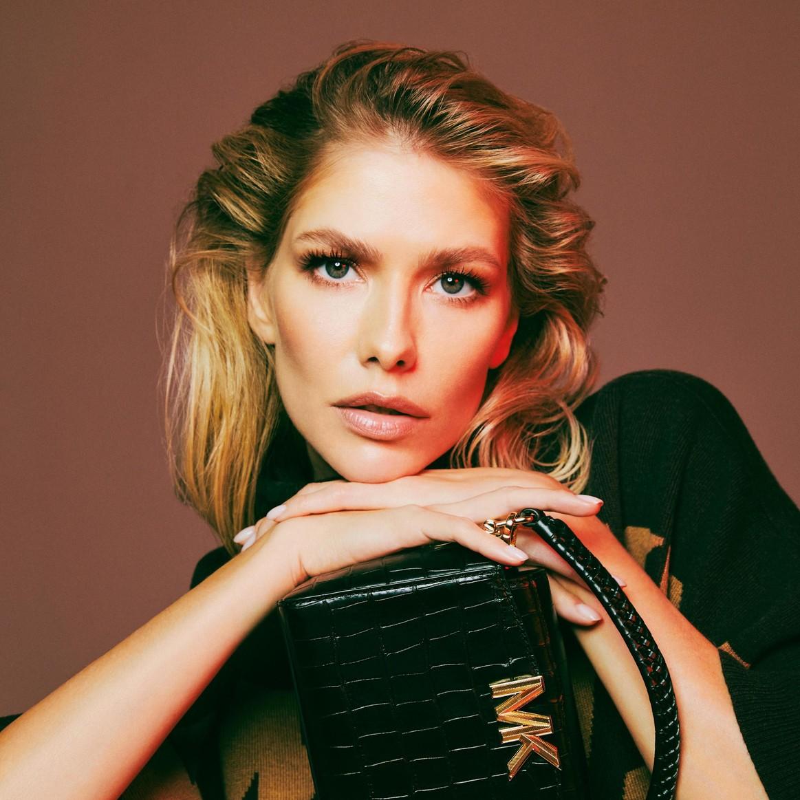 От костюма только рожки и ягодицы: откровенный наряд Елены Перминовой в честь Хэллоуина