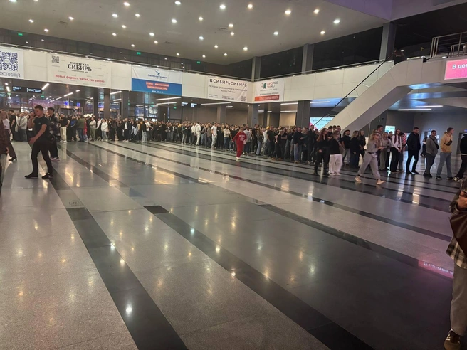 Все пытались занять места поближе к сцене | Источник: Лина Гордеева/NGS22.RU