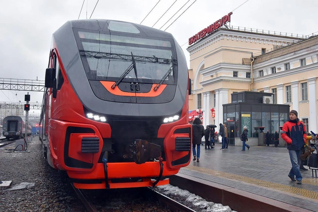 Пригородные поезда будут отправляться утром из Екатеринбурга и возвращаться вечером из Челябинска | Источник: департамент информполитики Свердловской области