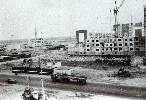 Строительство домов на проспекте Мира | Источник: «История Сургута / Ретро Сургут»