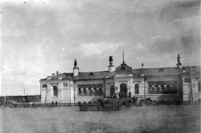 Узнали вокзал на фото 1900 года? | Источник: Из собрания В.&nbsp;И.&nbsp;Селюка / Pastvu.com