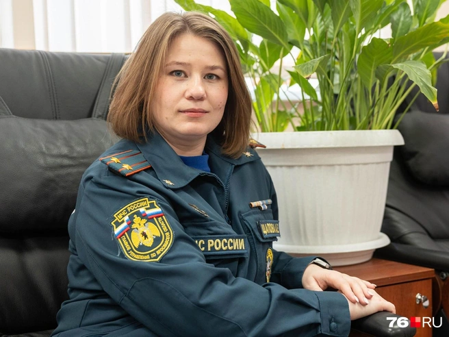 Александра помогает и сотрудникам МЧС, и пострадавшим при ЧС | Источник: Артем Бауман / 76.RU