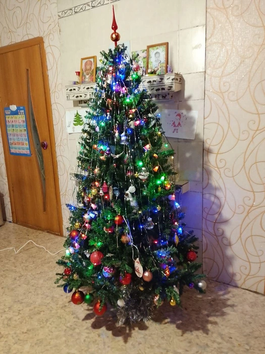 У такой ёлочки очень хочется прочесть стихотворение&nbsp;— очень она вдохновляет | Источник: Тая Пляскина