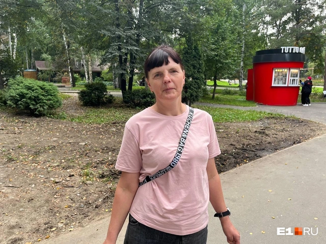 Яна считает, что сейчас вводят форму «а-ля 80-е» | Источник: Егор Елишев / Е1.RU
