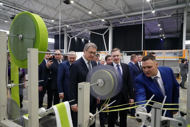 Глава Башкирии осмотрел производство | Источник: Glavarb.ru