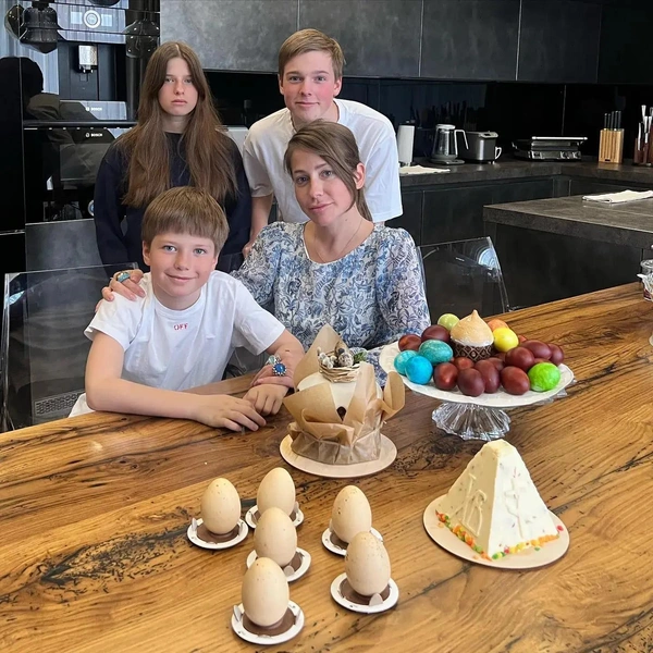 Также у Аршавина есть трое детей от телеведущей Юлии Барановской