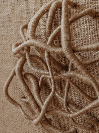 Панно Roots, деталь. | Источник: Helen Loom