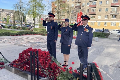 Сотрудники СК возложили цветы к Вечному огню
