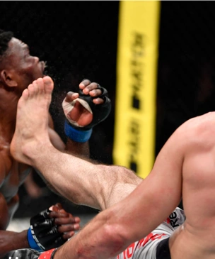Самый эффектный нокаут UFC Moscow: российский боец победил с помощью убойного фронт-кика (видео)