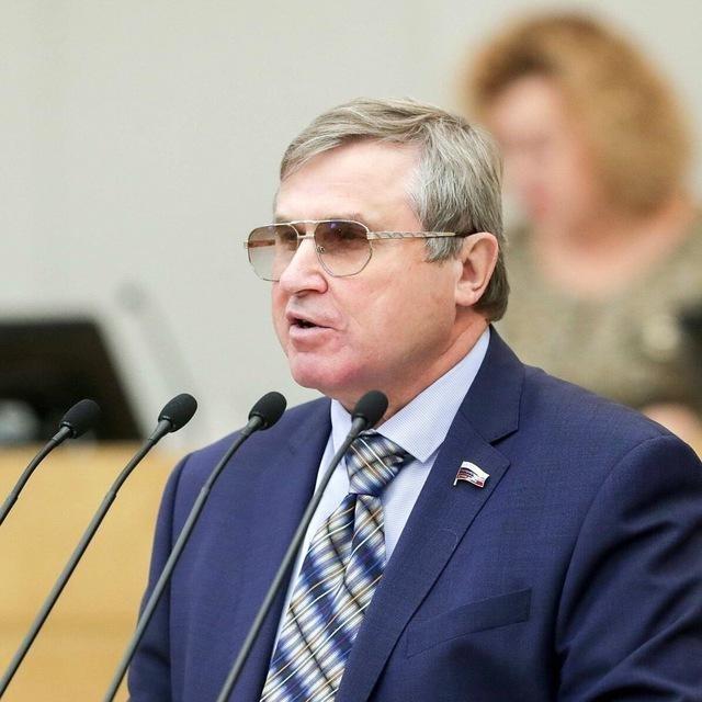 <p>Олег Смолин</p>