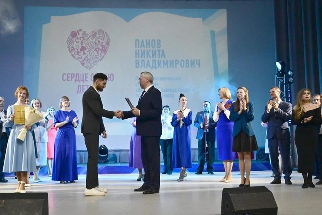 В 2025 году конкурс «Учитель года» проходит в 32-й раз | Источник: www.nso.ru