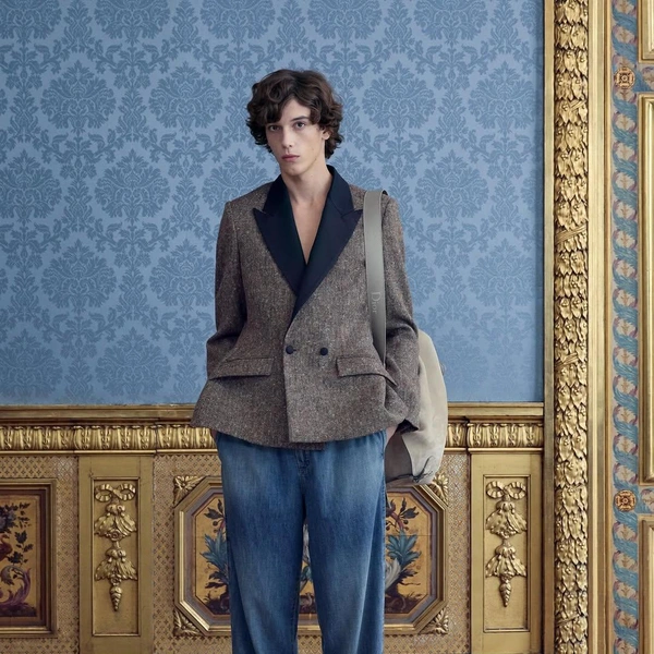 Мужской Dior глазами Джонатана Андерсона: деним, вышивка и дух Лиги Плюща