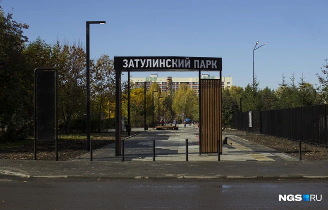 Пешеходный переход убрали, когда реконструировали парк | Источник: Алина Скитович / NGS.RU