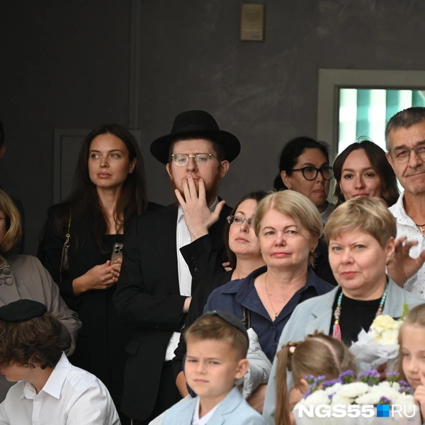 Все гости внимательно смотрели на подготовленные номера | Источник: Артемий Скиба / NGS55.RU
