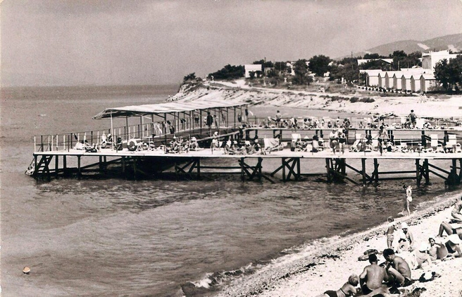 Пляж пансионата «Кабардинка», 1967 год | Источник: Ю.Петшаковский, Л. Ремискевич