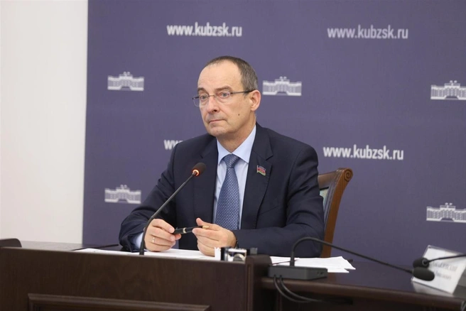 Юрий Бурлачко отметил, что есть необходимость корректировки доходной части краевого бюджета | Источник: пресс-служба Законодательного собрания Краснодарского края