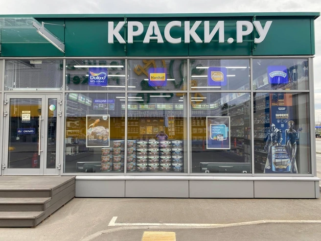 Специализированные магазины города предлагают различные составы для столярных работ | Источник: kraski.ru