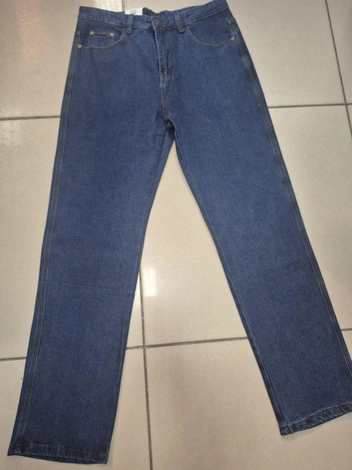 Прямые джинсы&nbsp;— аналог модели Wrangler, 1590 рублей | Источник: магазин «Джинс 990»