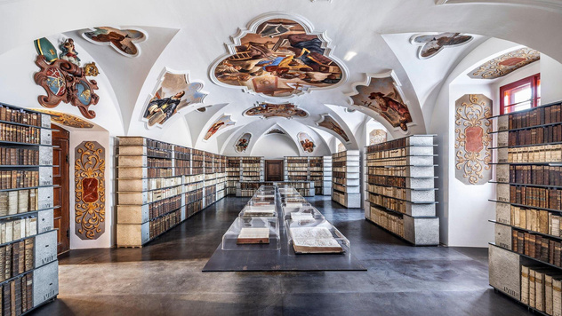 Сталь и бетон: как обновили библиотеку в чешском монастыре XIII века