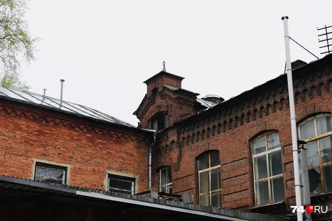 Часть складов старой постройки пустует и приходит в упадок | Источник: Наталья Лапцевич