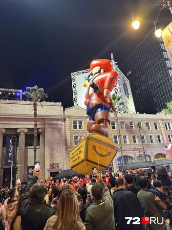 На парад приходят семьями | Источник: читатель 72.RU