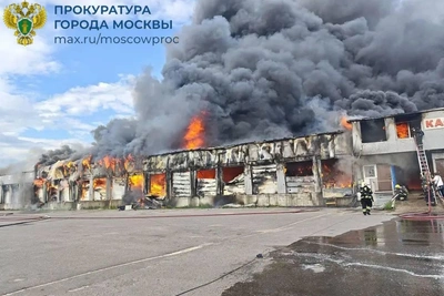 Пожар на рынке «Тополек» в Новой Москве: фото и видео