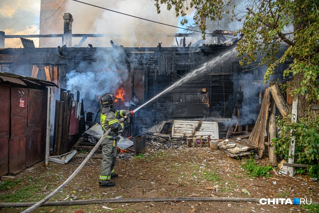 Огонь за час охватил 1000 квадратов | Источник: Олег Фёдоров / CHITA.RU
