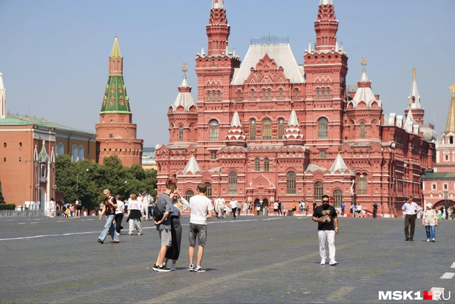 В День России все входы на Красную площадь доступны, она открыта для гуляний | Источник: Татьяна Спиридонова / MSK1.RU