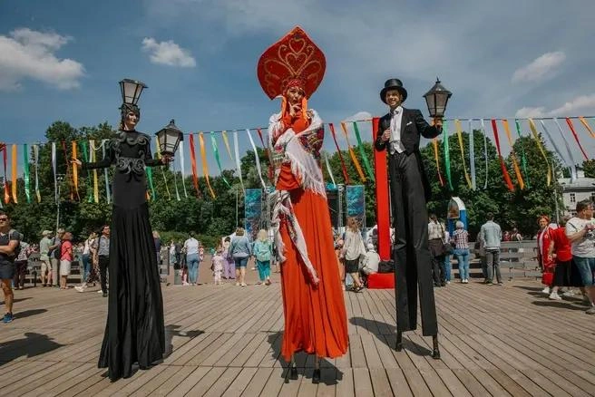 Куда пойти 6–8 июня: «Сиреневый променад» в Павловске, театральный фестиваль в честь Пушкина и марафон гребли | Источник: предоставлено организаторами