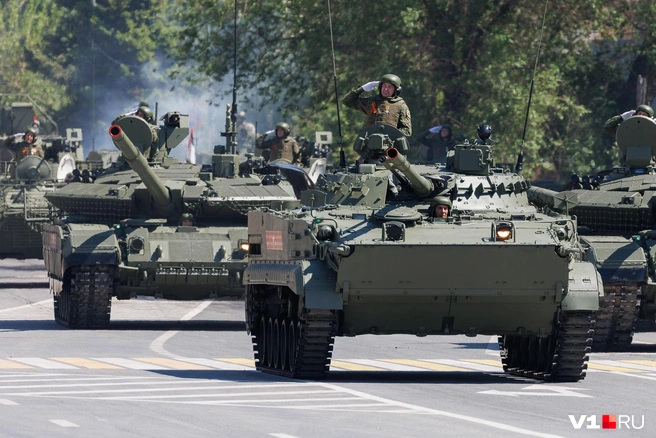 Боевые машины пехоты словно только вышли с завода | Источник: Алексей Волхонский / V1.RU