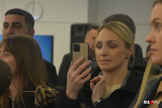 Первые пассажиры, которые посетили новое здание | Источник: Александра Балаба