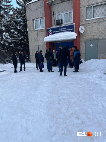Отделение открылось ровно в 12:00 | Источник: читательница E1.RU