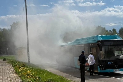 В Архангельске автобус №31 окутало облаком из системы пожаротушения